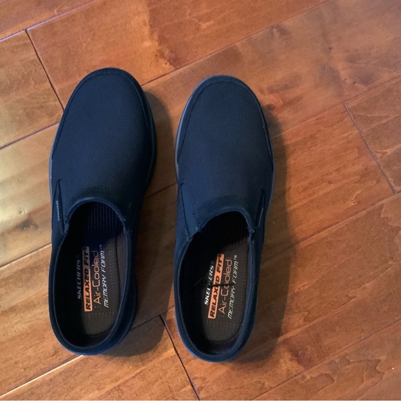 Men’s Air-cooled memory foam Skechers - Picture 2 of 3
